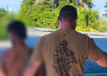 Mulher é agredida ao procurar irmão usuário de drogas, e denúncia leva à prisão de traficante em Barcelos