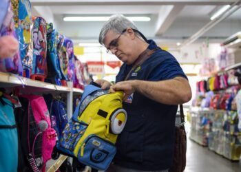 Procon-AM divulga lista de materiais escolares proibidos e alerta contra cobranças abusivas