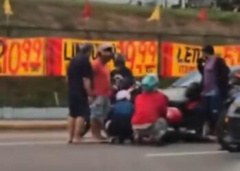 Acidente entre carro e moto causa lentidão na avenida Torquato Tapajós