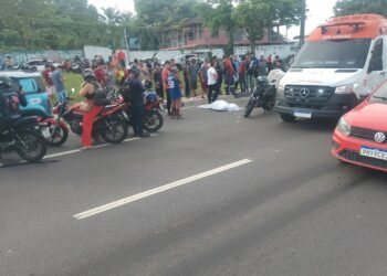 Passageira de motocicleta morre após colisão com carro na Avenida das Torres, em Manaus