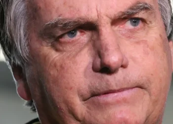 Moraes pede relatório de visitas e rotina de Bolsonaro na prisão