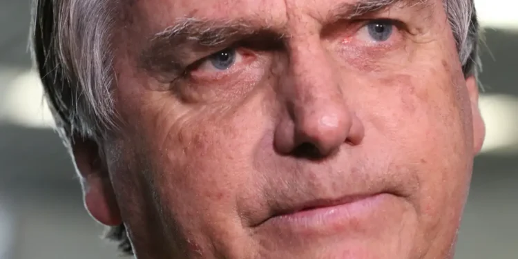 Moraes pede relatório de visitas e rotina de Bolsonaro na prisão