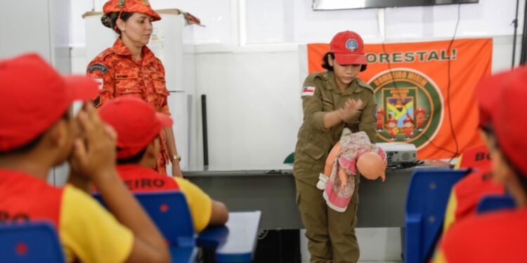 Inscrições para o programa Bombeiro Mirim seguem até sexta-feira em 18 municípios do Amazonas