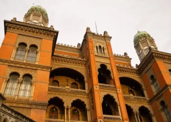 Fiocruz conduzirá estudo com injeção contra HIV em sete cidades