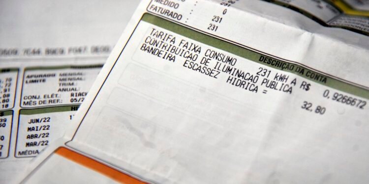 Aneel divulga calendário para anúncio de bandeiras tarifárias em 2026