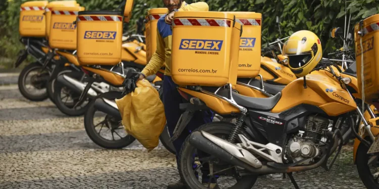 Moraes suspende benefícios de acordo que encerrou greve dos Correios