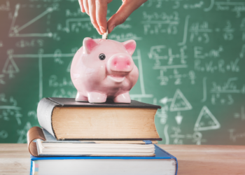 Escolas municipais de Manaus terão educação financeira na grade curricular; especialista avalia