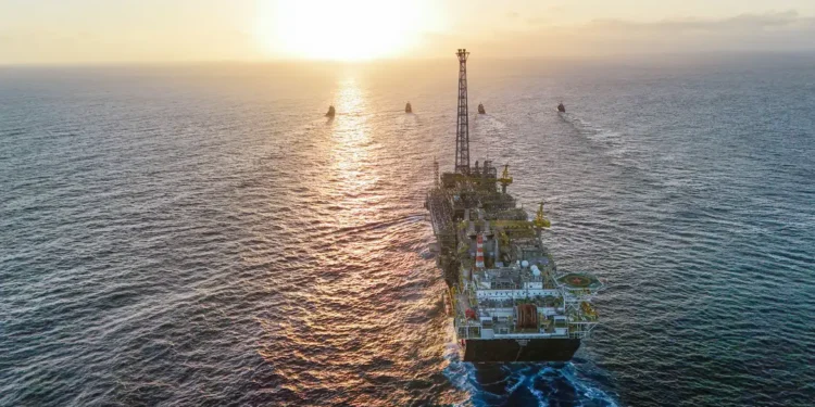 Petrobras supera projeções e tem produção recorde em 2025