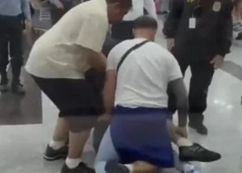 homem-depreda-aeroporto