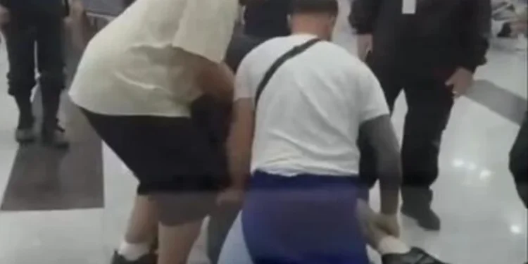 homem-depreda-aeroporto