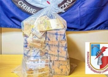 homem-preso-dinheiro