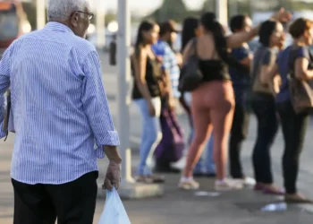 Teto de pensionista e aposentado do INSS sobe para R$ 8.475,55 em 2026