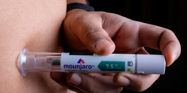 Uso de medicamentos como Mounjaro e Wegovy tem crescido entre pessoas com sobrepeso