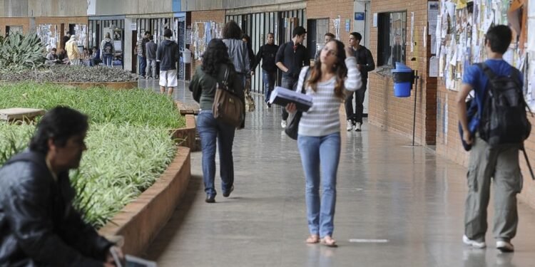Governo recompõe orçamento para educação e ciência