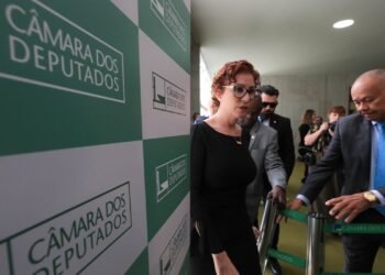 Moraes arquiva investigação contra Zambelli por obstrução e coação