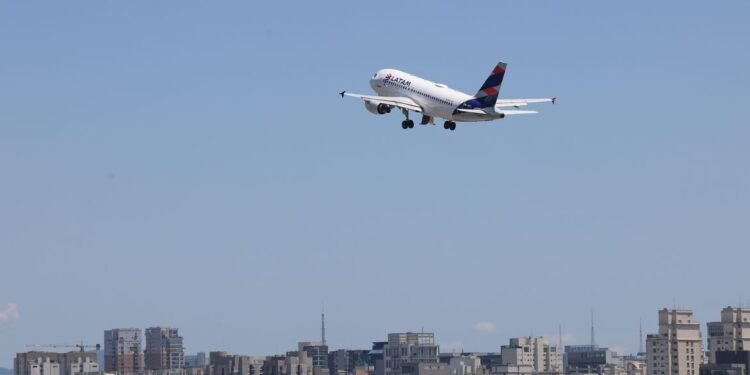 Greve na Argentina provoca alteração nos voos da Latam