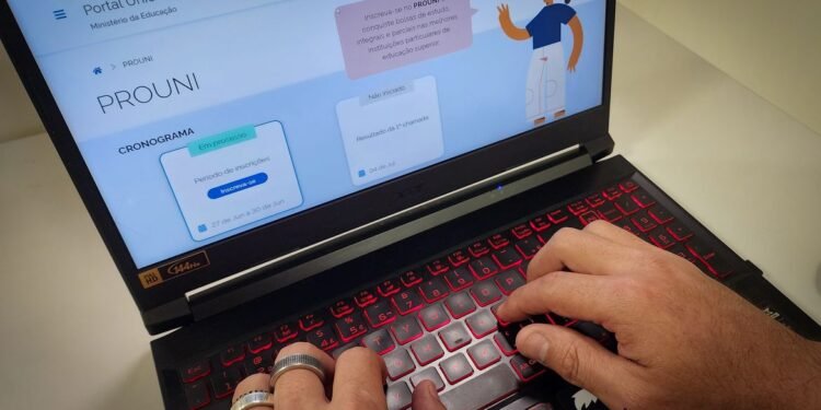 Prouni 2026: aluno deve comprovar informações na faculdade até hoje