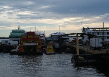 Uma semana após naufrágio de lancha, famílias cobram respostas e justiça em Manaus