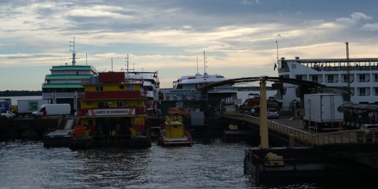 Uma semana após naufrágio de lancha, famílias cobram respostas e justiça em Manaus