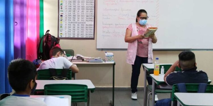 Volta às aulas traz o risco de doenças respiratórias aos alunos
