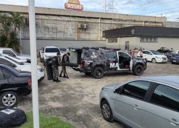Artefato explosivo é encontrado com suspeito dentro da Delegacia de Homicídios, em Manaus