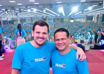 Registro tirado durante evento religioso, Renato Junior e Eduardo Alfaia - (Foto: Reprodução/Instagram)