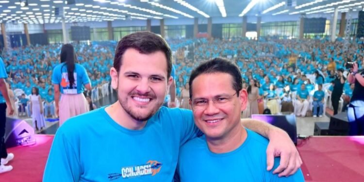 Registro tirado durante evento religioso, Renato Junior e Eduardo Alfaia - (Foto: Reprodução/Instagram)