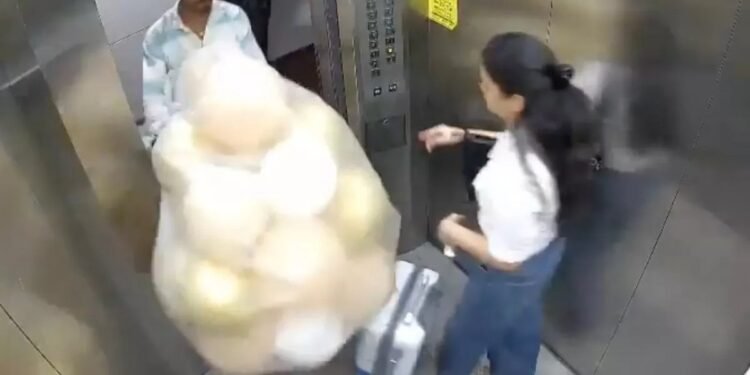 baloes-explodem-elevador-india