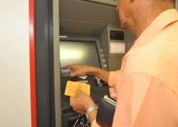 Agências bancárias reabrem nesta quarta-feira a partir do meio-dia