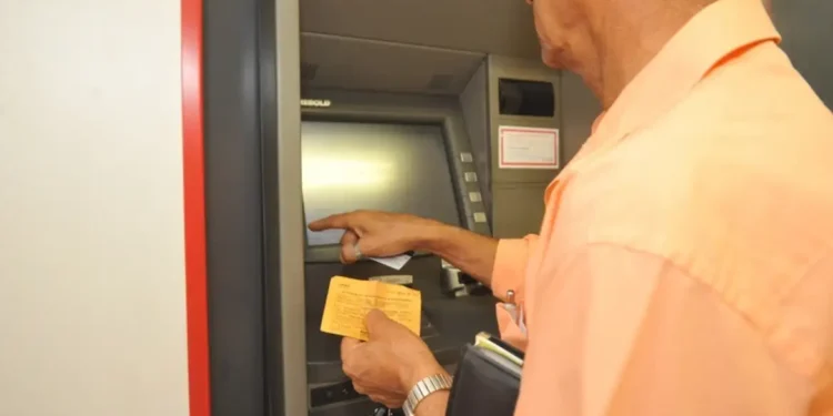 Agências bancárias reabrem nesta quarta-feira a partir do meio-dia