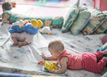 Pobreza afeta desenvolvimento de bebês desde seis meses, mostra pesquisa