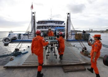 buscas-sobreviventes-naufragio