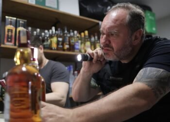 Carnaval: metanol em bebidas liga sinal de alerta nos estados