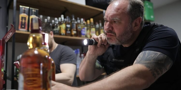 Carnaval: metanol em bebidas liga sinal de alerta nos estados