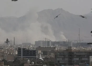 Empresas aéreas cancelam voos no Oriente Médio, em meio a ataques EUA-IRÃ