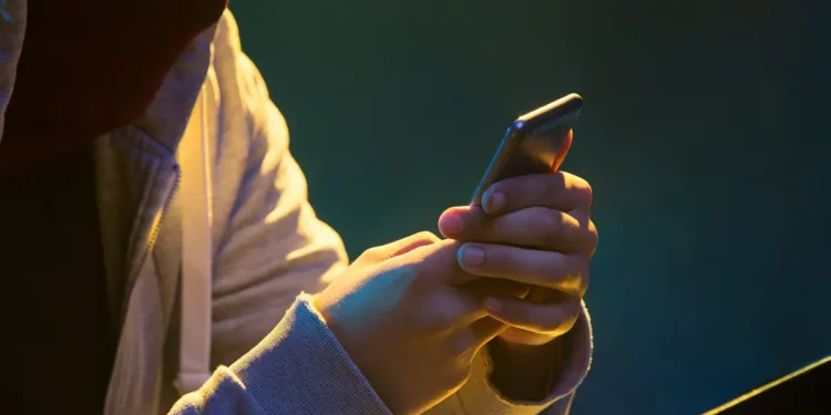 Levantamento identifica 173 vítimas de deepfakes sexuais em escolas