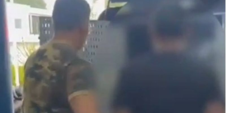 Momento da prisão do suspeito (Foto: Divulgação/DIP-Manacapuru)