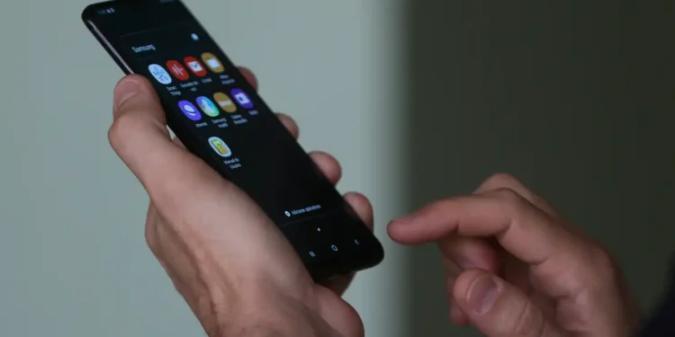 Veja dicas para proteger seu celular de golpes virtuais no carnaval