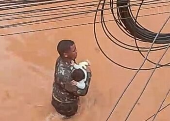 ‘Eu só fui’: ex-soldado salva criança de inundação em Juiz de Fora