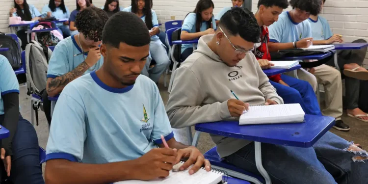 Sistema permite emissão de certificado de conclusão do ensino médio