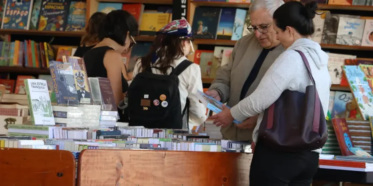 Número de consumidores de livros aumenta e chega a 18% da população