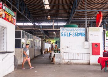 Feirantes cobram reforma e denunciam abandono na Feira do Santo Antônio, em Manaus