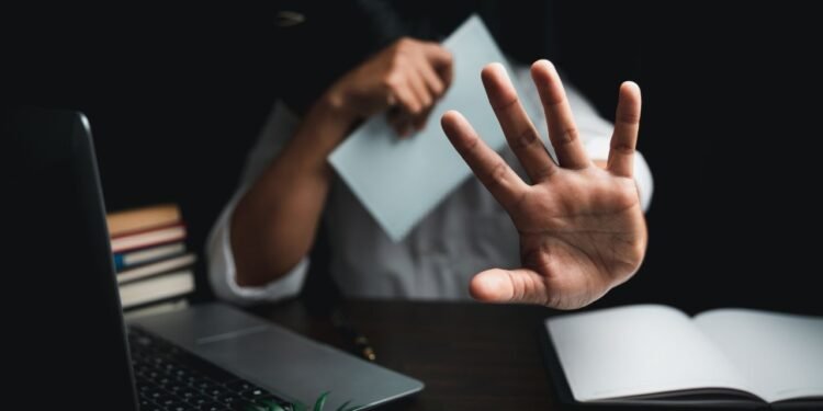 Beijo forçado vira indenização caso em Manaus expõe avanço do assédio no trabalho