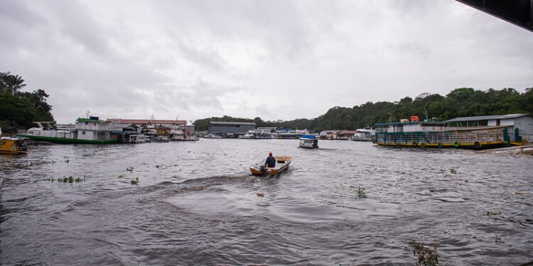 Subida dos rios provoca situação de emergência em municípios do Amazonas
