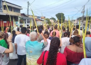 Domingo de Ramos mobiliza fiéis em Manaus