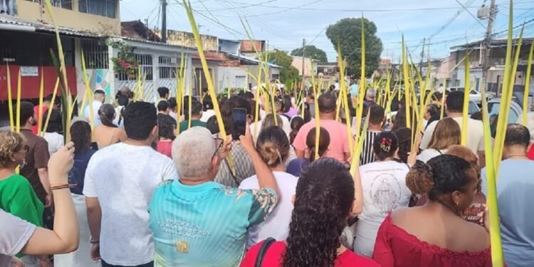 Domingo de Ramos mobiliza fiéis em Manaus