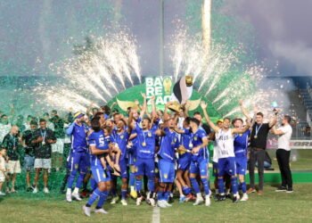 Nacional levanta a taça do Barezão 2026