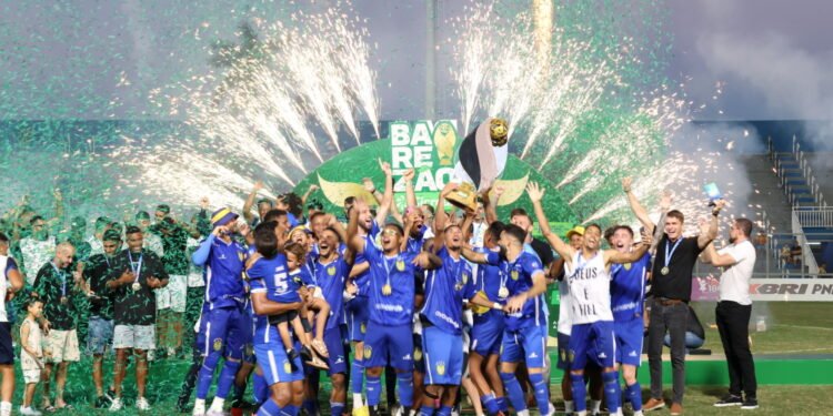 Nacional levanta a taça do Barezão 2026