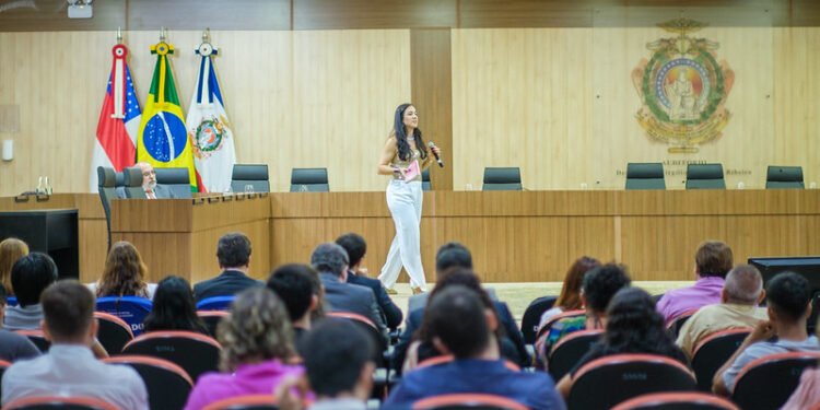 Literatura feminina e acesso à Justiça marcam Aula Magna da Esmam em Manaus