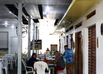 Obra atrasada transforma Mercado Dorval Porto em cenário de abandono e prejuízos em Manaus